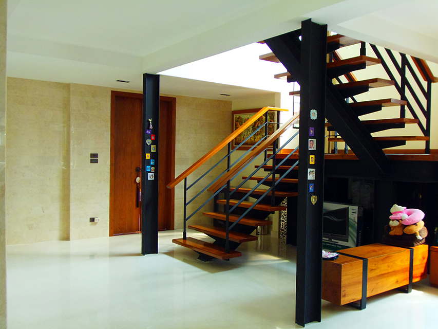 Crema Mafill marble wall corridor view โ Nichadathani Bangkok